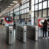 Acceso a las vías por los tornos de la estación de tren de Cádiz/ Europa Press Acceso a las vías por los tornos de la estación de tren de Cádiz/ Europa Press
