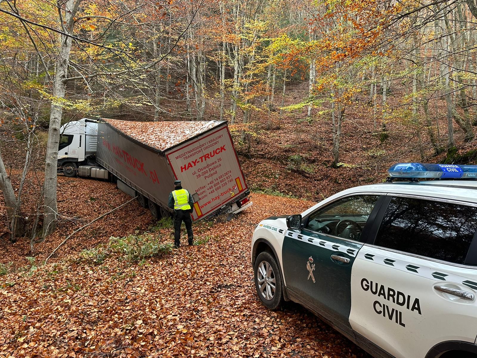 Otro camión atascado en La Rioja por culpa del GPS dentro del "Triángulo de la Pantaloneta" Otro camión atascado en La Rioja por culpa del GPS dentro del "Triángulo de la Pantaloneta"