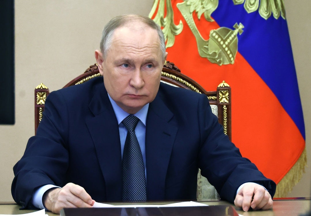 Putin admite que "hay que pensar cómo detener la tragedia" en Ucrania Putin admite que "hay que pensar cómo detener la tragedia" en Ucrania
