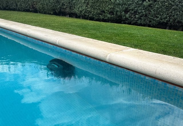 Muere un niño de 6 años ahogado en una piscina de Lora del Río Muere un niño de 6 años ahogado en una piscina de Lora del Río