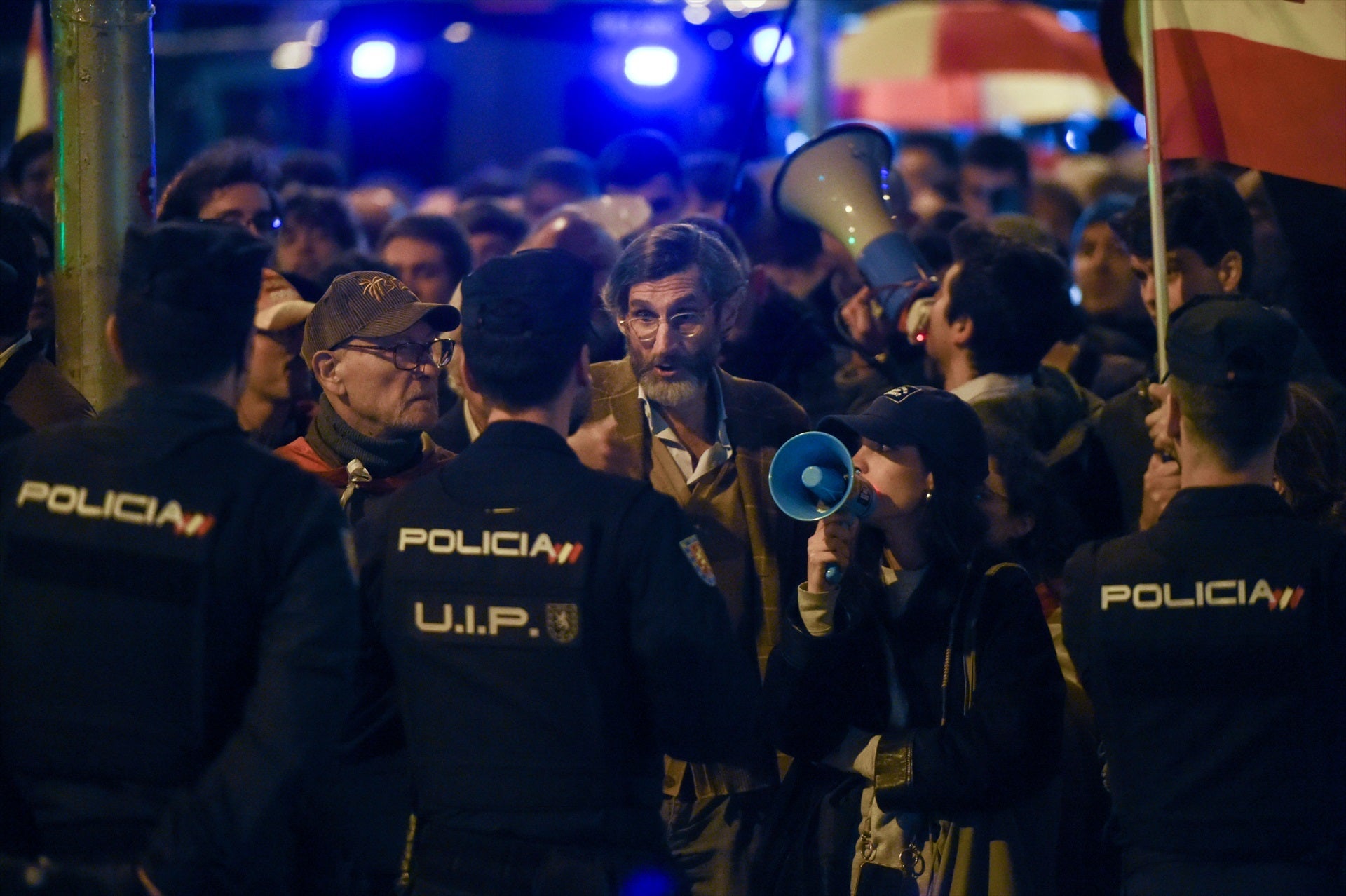 Unas 600 personas vuelven a manifestarse en Ferraz contra la amnistía Unas 600 personas vuelven a manifestarse en Ferraz contra la amnistía