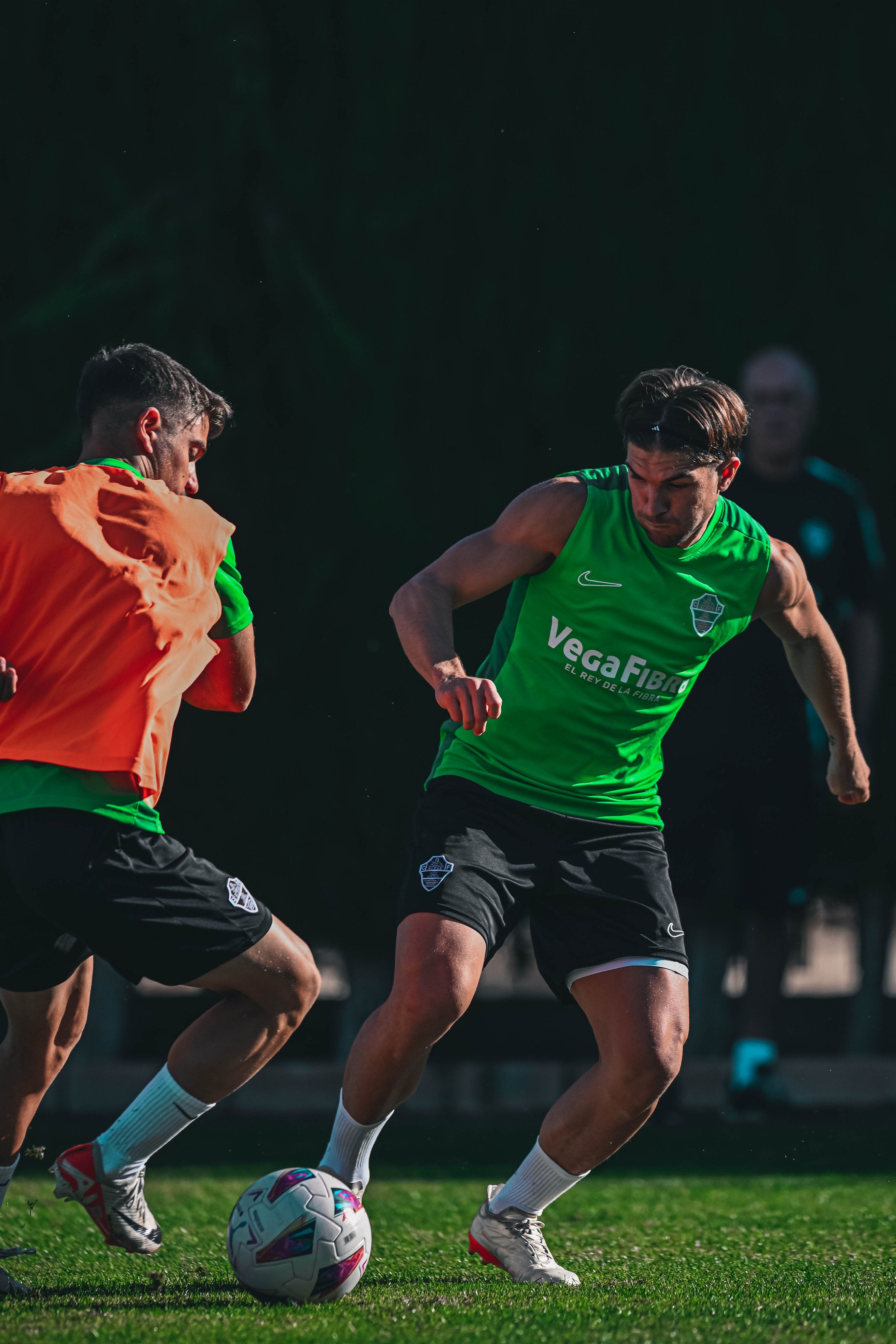 Elche: Raúl Guti se lesiona las dos piernas a la vez Elche: Raúl Guti se lesiona las dos piernas a la vez