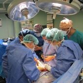 Imagen de una operación de trasplante de pulmón. Canarias es una de las 7 comunidades donde se realizan