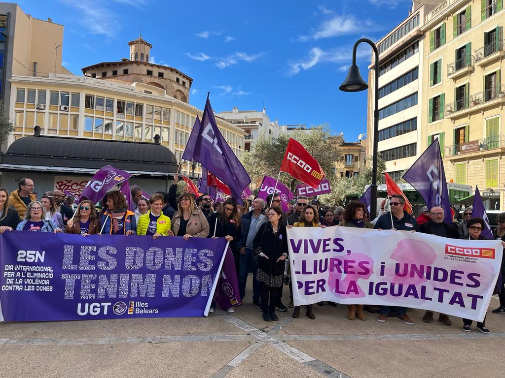 Más de un centenar de personas se concentran en Palma por el 25-N Más de un centenar de personas se concentran en Palma por el 25-N