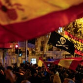 Más de 3.000 personas vuelven a protestar en Ferraz con el apoyo del sindicato de Vox