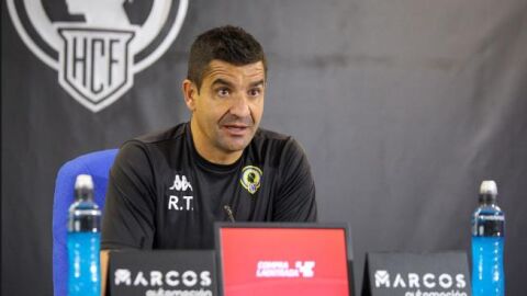Rub&eacute;n Torrecilla en rueda de prensa