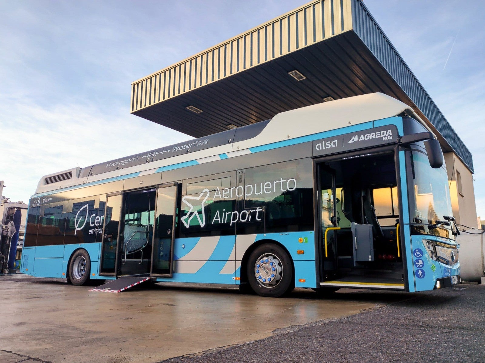 Zaragoza contará con nuevas líneas de bus a PLAZA y al aeropuerto Zaragoza contará con nuevas líneas de bus a PLAZA y al aeropuerto