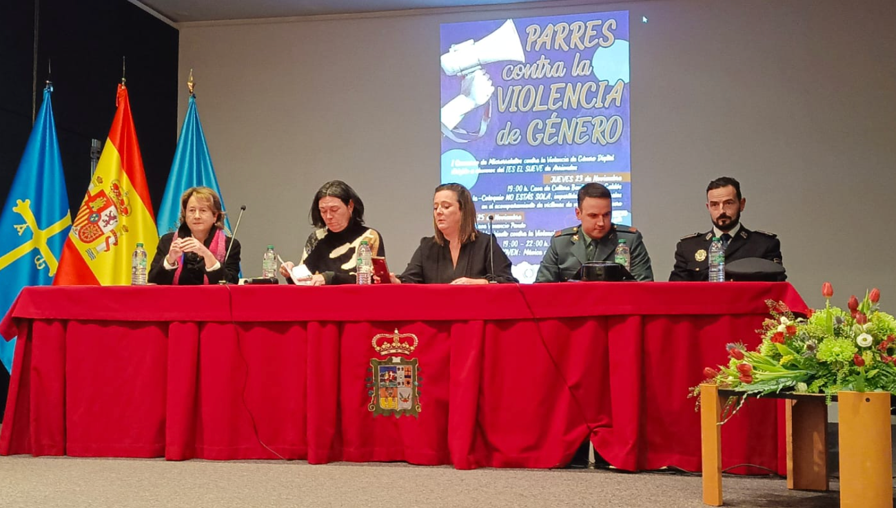 Parres se une contra la violencia de género Parres se une contra la violencia de género