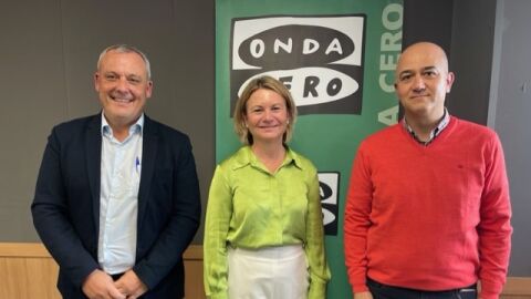 De izquierda a derecha, Jaume Alzamora (M&eacute;s per Mallorca), Nuria Riera (PP) y Toni Salas (El Pi-Proposta per les Illes), portavoces en el consell de Mallorca