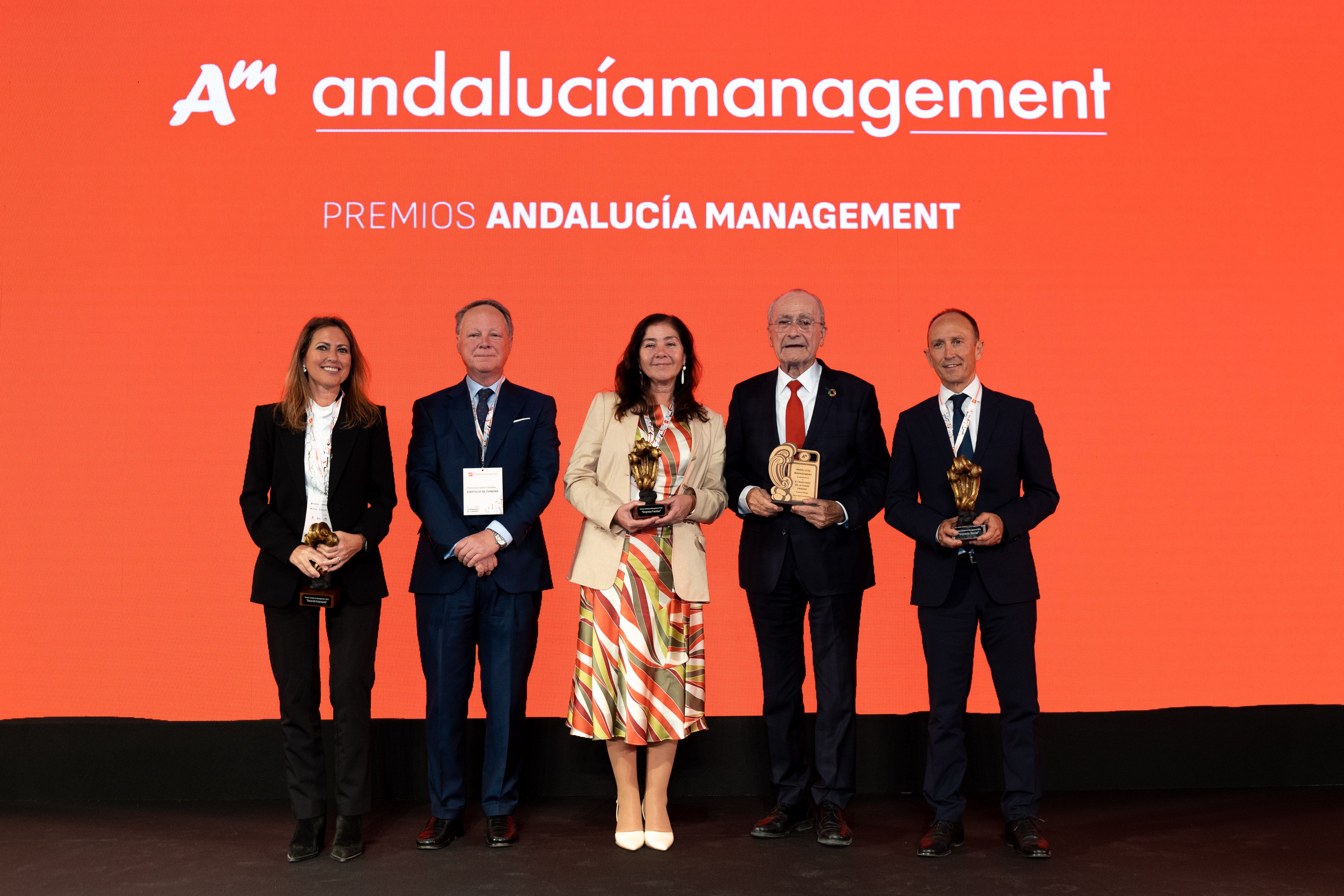 Del desafío a la oportunidad: claves del liderazgo empresarial frente a la crisis y la transformación tecnológica Del desafío a la oportunidad: claves del liderazgo empresarial frente a la crisis y la transformación tecnológica
