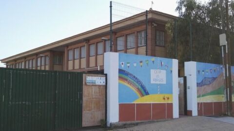 Fachada del CEIP Los Abrigos