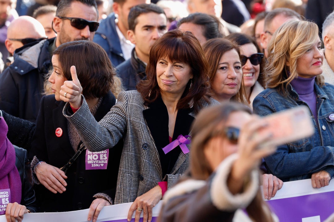 Ana Redondo llama a la "unidad" del feminismo porque dividirse es la "baza para Vox y la derecha" Ana Redondo llama a la "unidad" del feminismo porque dividirse es la "baza para Vox y la derecha"