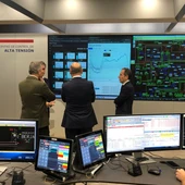 El alcalde de Sevilla junto al director general de Endesa visitan la sala del Centro de Control de la Red El alcalde de Sevilla junto al director general de Endesa visitan la sala del Centro de Control de la Red