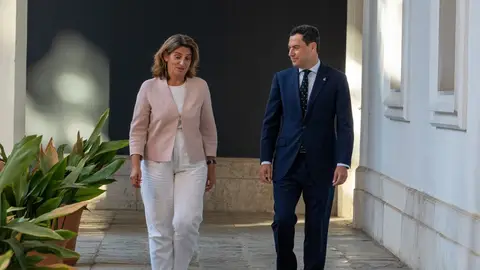 El presidente de la Junta de Andalucía, Juanma Moreno, la vicepresidenta y la ministra Teresa Ribera, el pasado 3 de octubre El presidente de la Junta de Andalucía, Juanma Moreno, la vicepresidenta y la ministra Teresa Ribera, el pasado 3 de octubre/ Francisco J. Olmo / Europa Press
