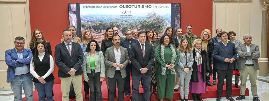 La Diputación de Ciudad Real se une al proyecto de rutas del aceite de oliva "Oleoturismo en España" La Diputación de Ciudad Real se une al proyecto de rutas del aceite de oliva "Oleoturismo en España"