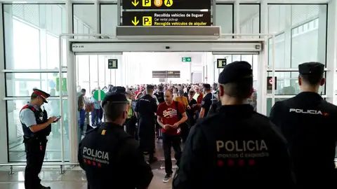Imagen de archivo de los disturbios en El Prat durante las protesta de Tsunami Democratic Imagen de archivo de los disturbios en El Prat durante las protesta de Tsunami Democratic