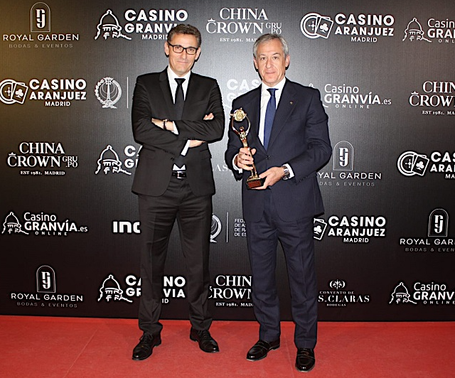 Eurocaja Rural recoge el premio 'Antena de Oro Extraordinaria' Eurocaja Rural recoge el premio 'Antena de Oro Extraordinaria'