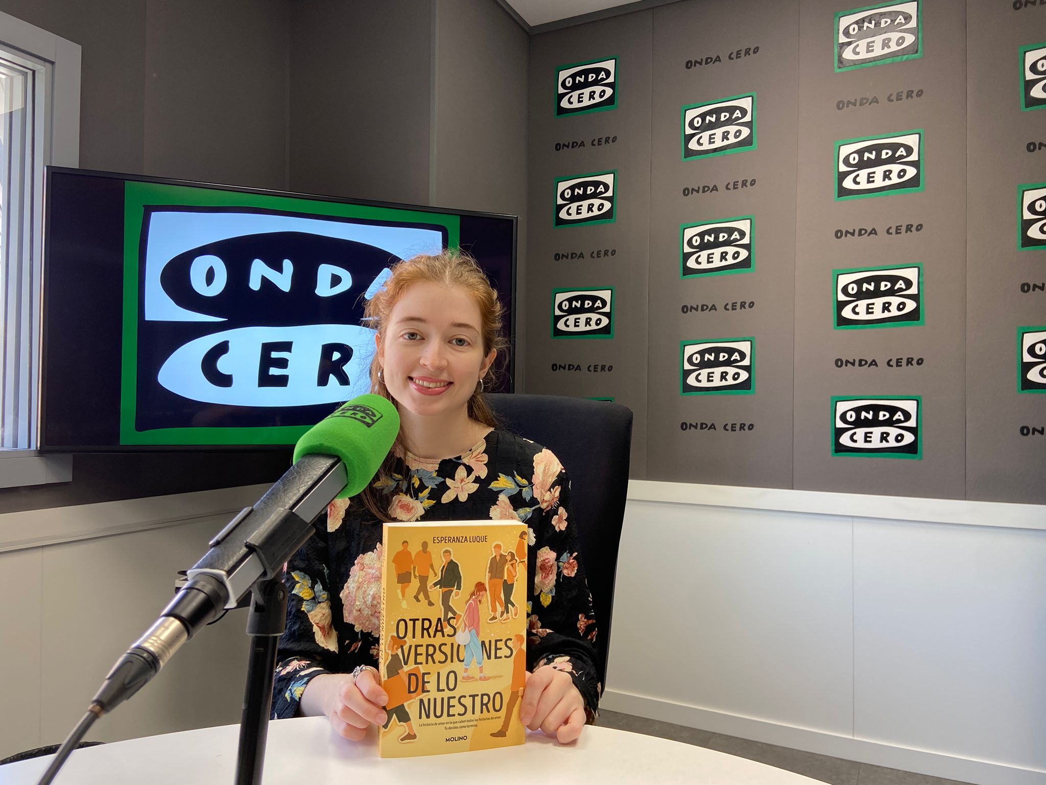 La valenciana Esperanza Luque publica 'Otras versiones de lo nuestro', una novela con múltiples finales La valenciana Esperanza Luque publica 'Otras versiones de lo nuestro', una novela con múltiples finales