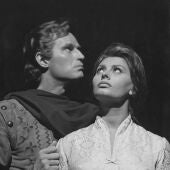 Sophia Loren, con Charlton Heston en una escena de 'El Cid' (1960).