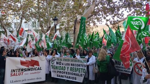 Los sindicatos se han concentrado a las puertas de la Conseller&iacute;a de Sanidad