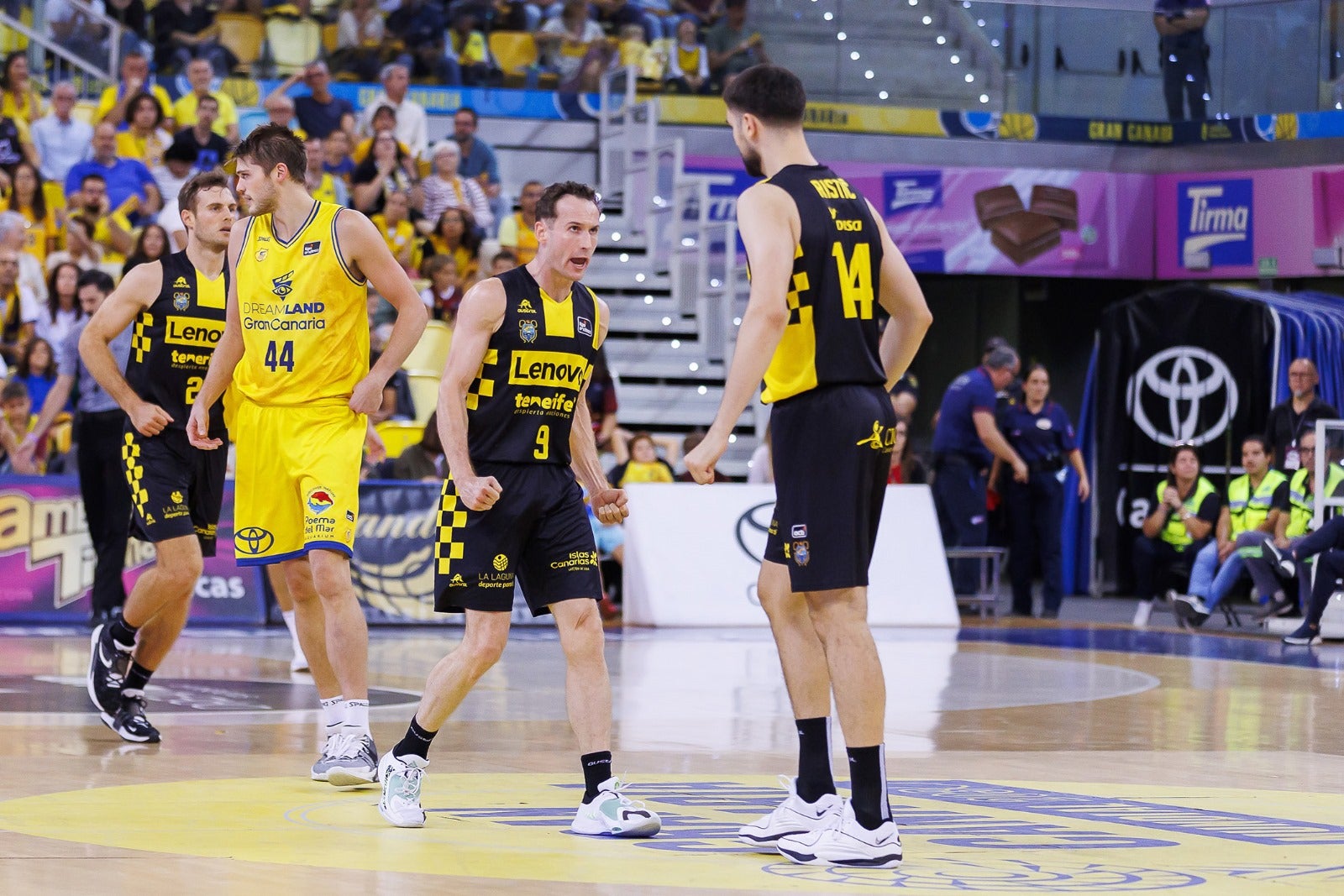 El Lenovo Tenerife se lleva un apasionante derbi canario en la prórroga El Lenovo Tenerife se lleva un apasionante derbi canario en la prórroga