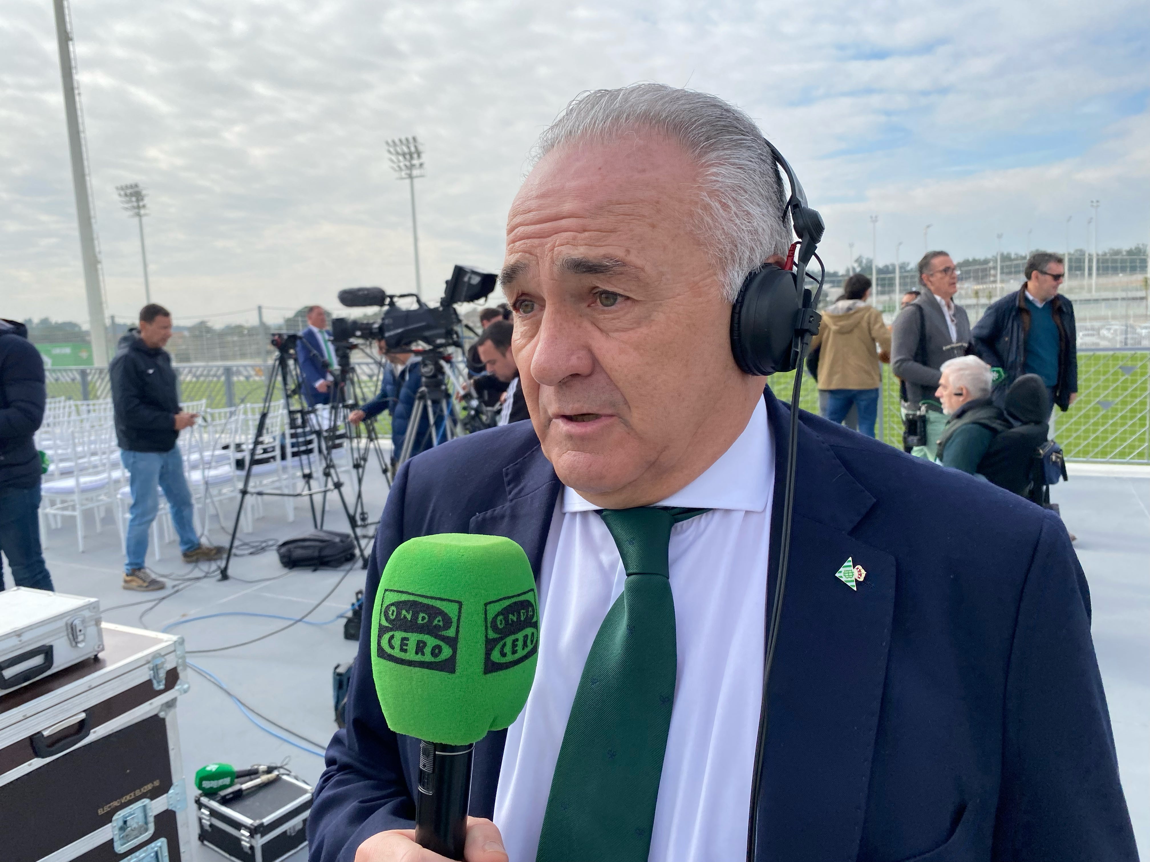 Gordillo y 'su' ciudad deportiva: "Tan feliz como el día que debuté con el Betis" Gordillo y 'su' ciudad deportiva: "Tan feliz como el día que debuté con el Betis"