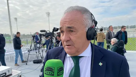 Rafael Gordillo atiende a Onda Cero Sevilla. Rafael Gordillo atiende a Onda Cero Sevilla.