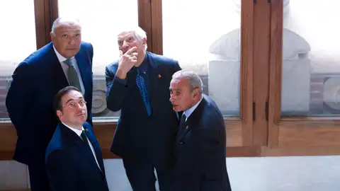El jefe de la diplomacia europea, Josep Borrell; el ministro de Exteriores de España, José Manuel Albares; su homólogo egipcio, Sameh Shoukry; y el secretario general de la UpM, Nasser Kame. El jefe de la diplomacia europea, Josep Borrell; el ministro de Exteriores de España, José Manuel Albares; su homólogo egipcio, Sameh Shoukry; y el secretario general de la UpM, Nasser Kame.