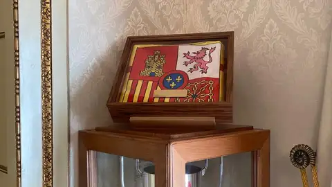 Bandera de España donada por la Guardia Real Bandera de España donada por la Guardia Real