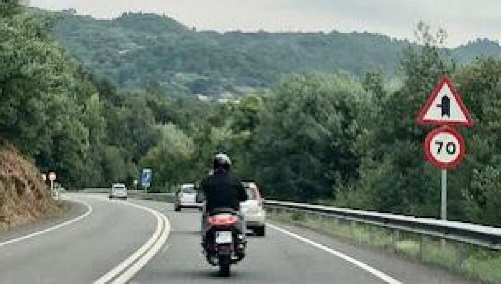 El P.P. denuncia que a N-120 sigue sin os carrís de adiantamento prometidos