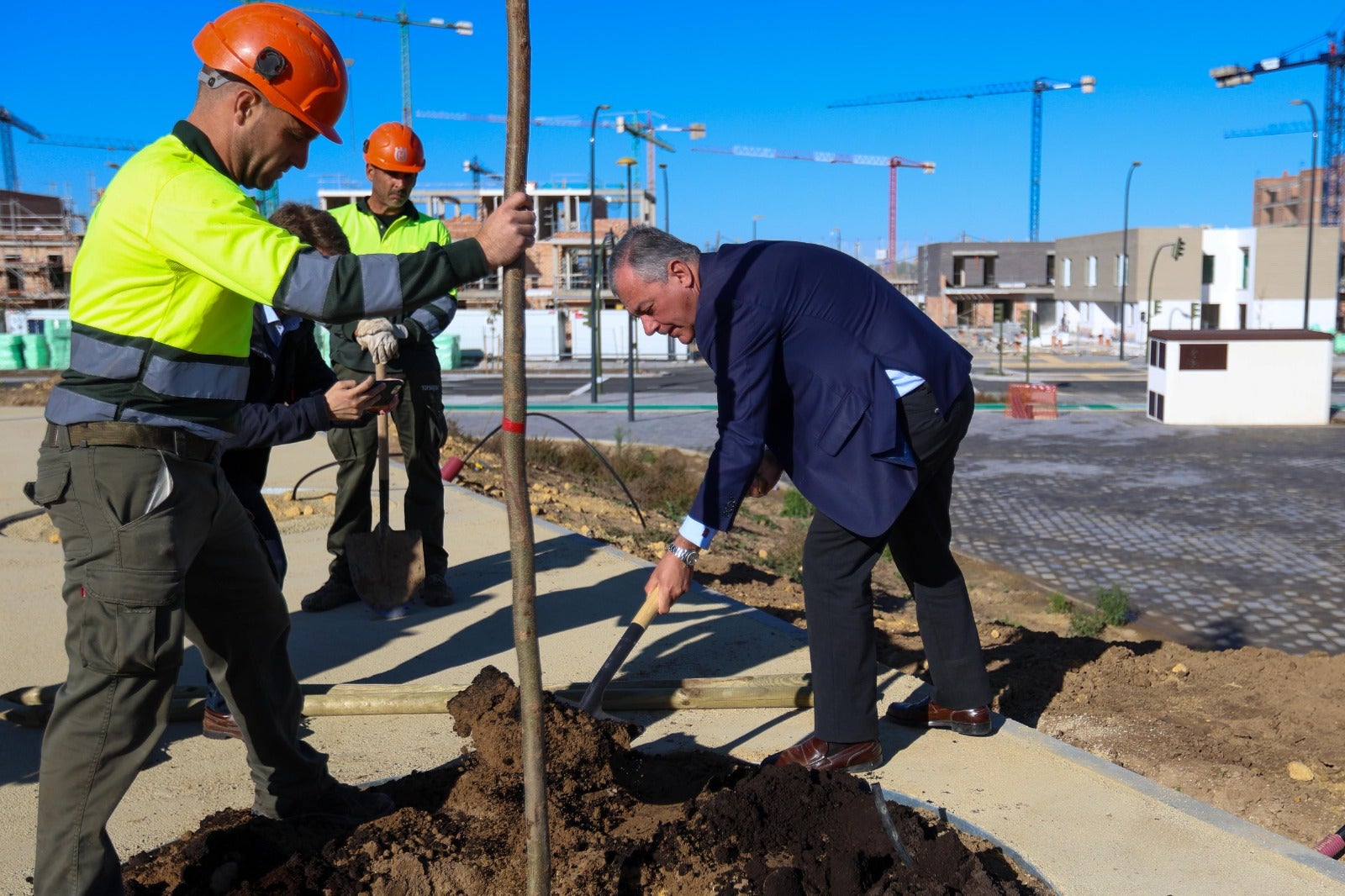 El ayuntamiento empieza la plantación de 1.600 árboles El ayuntamiento empieza la plantación de 1.600 árboles