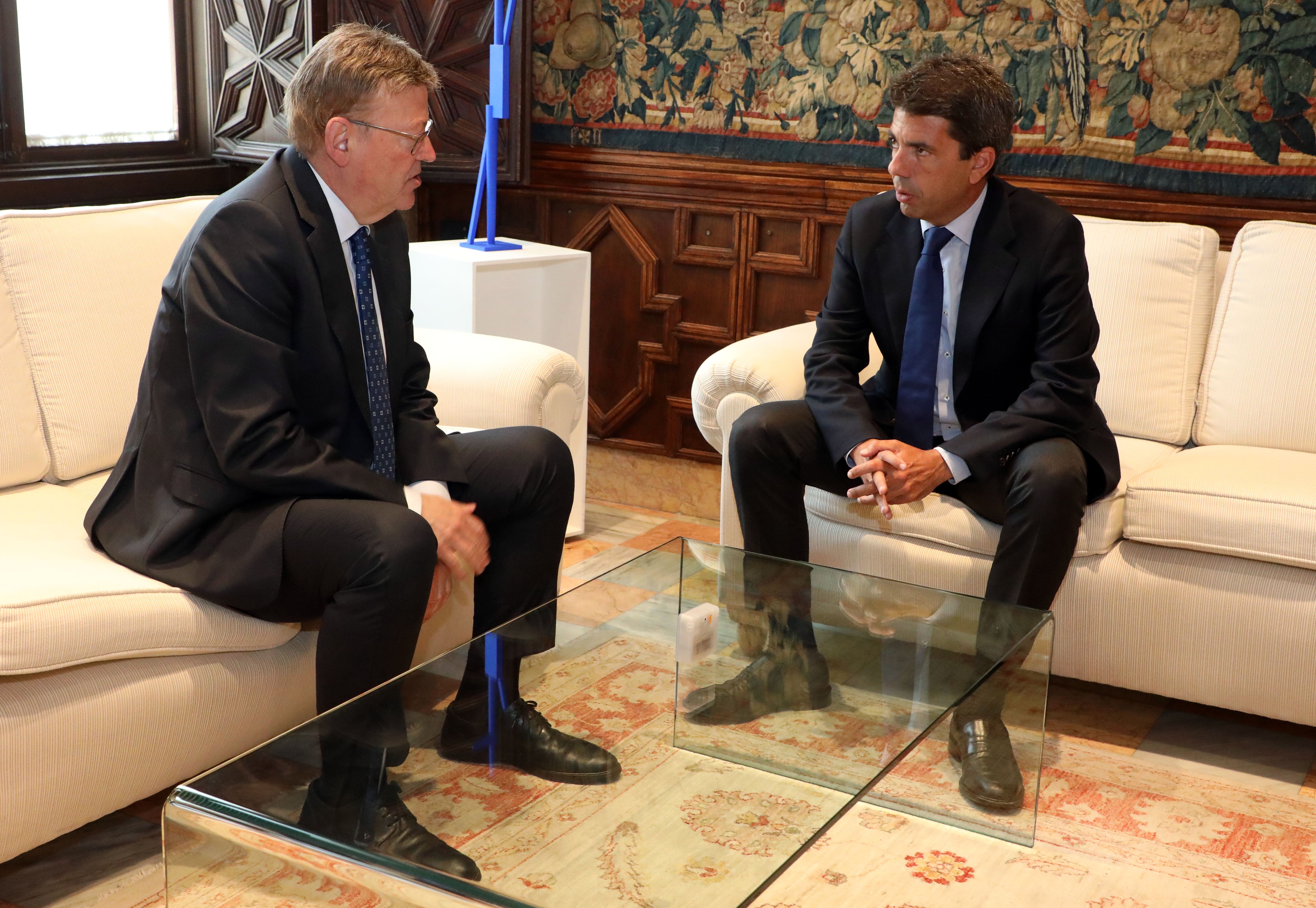 Mazón busca un "frente común" para pelear la "agenda valenciana" y los socialistas le piden que "frene" a Vox Mazón busca un "frente común" para pelear la "agenda valenciana" y los socialistas le piden que "frene" a Vox