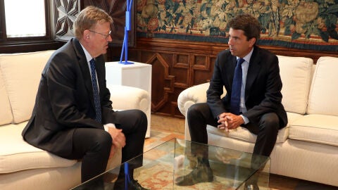 Ximo Puig y Carlos Maz&oacute;n en un encuentro en el Palau de la Generalitat Valenciana.