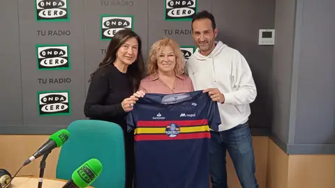 La presidenta de Integra-T, Carmen Muñoz, con el organizador de la carrera Norberto Perea y Mayte Vilaseca La presidenta de Integra-T, Carmen Muñoz, con el organizador de la carrera Norberto Perea y Mayte Vilaseca