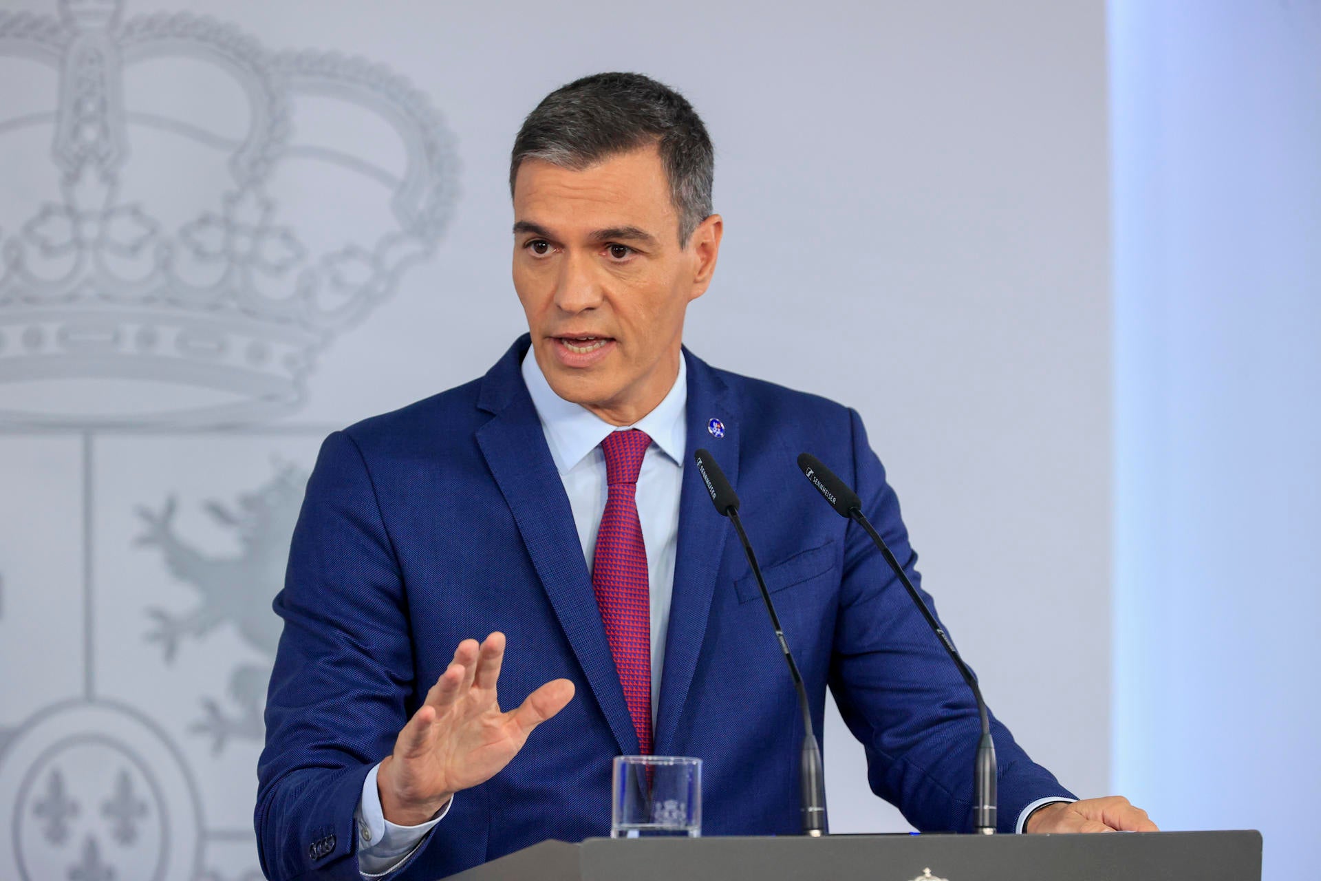 Sánchez: "Es bueno que si dos no se entienden haya un tercero que verifique que los acuerdos marchan" Sánchez: "Es bueno que si dos no se entienden haya un tercero que verifique que los acuerdos marchan"