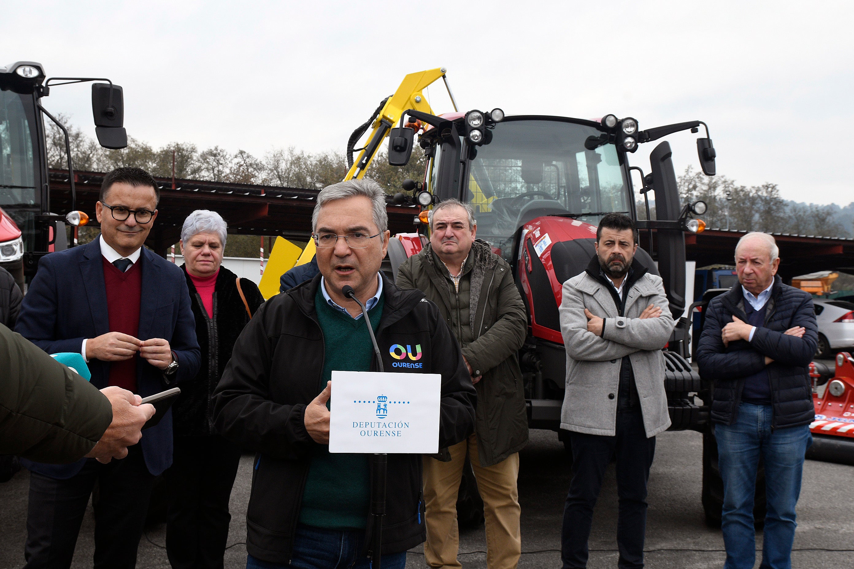 Entrega de tractores a 13 concellos para prevención contra os incendios forestais Entrega de tractores a 13 concellos para prevención contra os incendios forestais