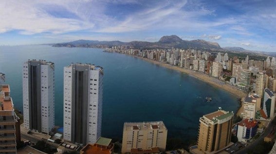 Aparece el cadáver de una mujer flotando en aguas de Benidorm Aparece el cadáver de una mujer flotando en aguas de Benidorm