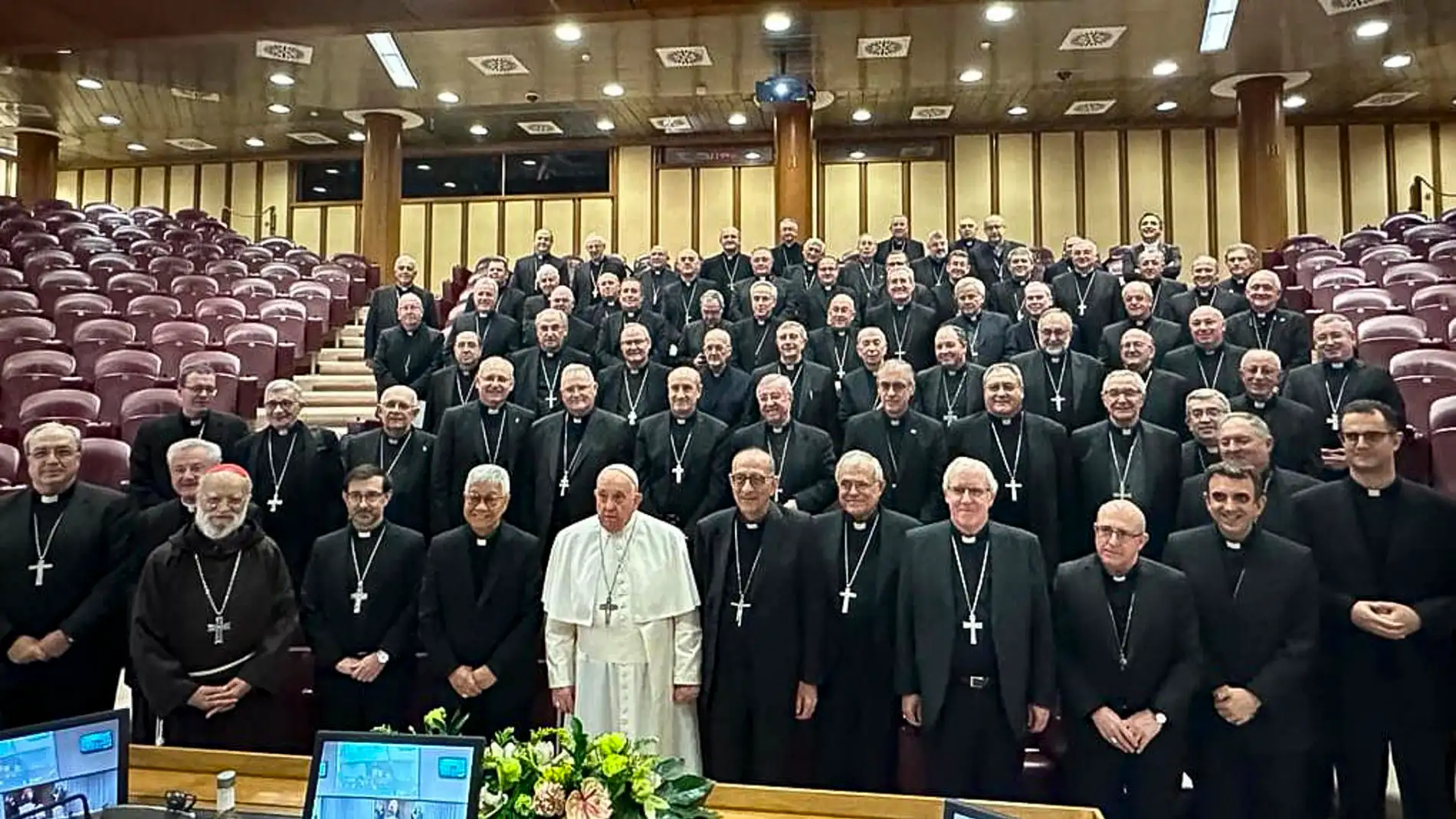Los obispos españoles niegan que el papa les haya dado "un tirón de orejas" a cuenta de los abusos en la Iglesia