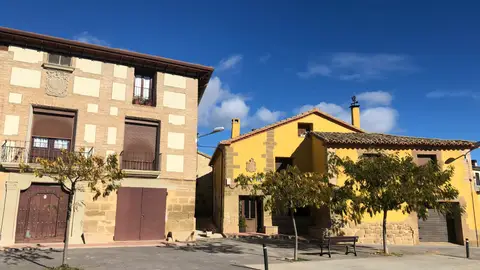 Casas en la plaza de Chimillas, en Huesca Casas en la plaza de Chimillas, en Huesca