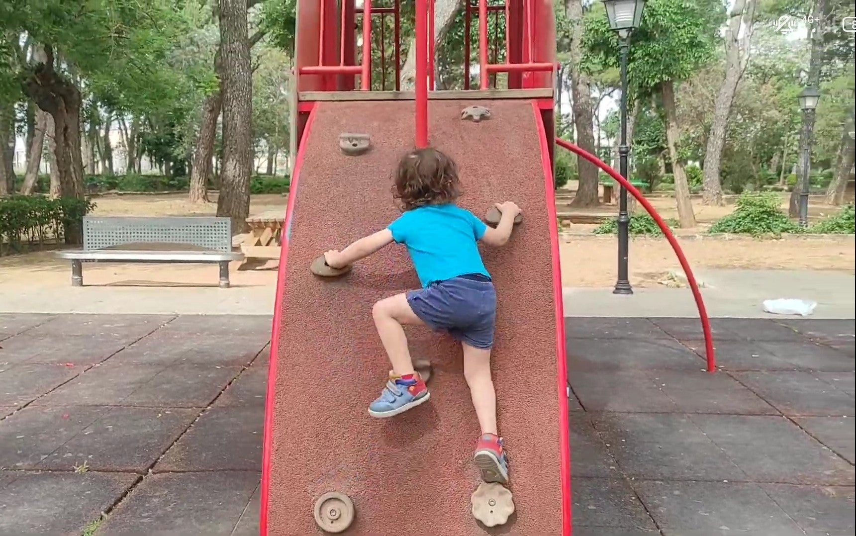 El Ayuntamiento de Valdepeñas realiza reparaciones en los parques infantiles de Valdepeñas El Ayuntamiento de Valdepeñas realiza reparaciones en los parques infantiles de Valdepeñas