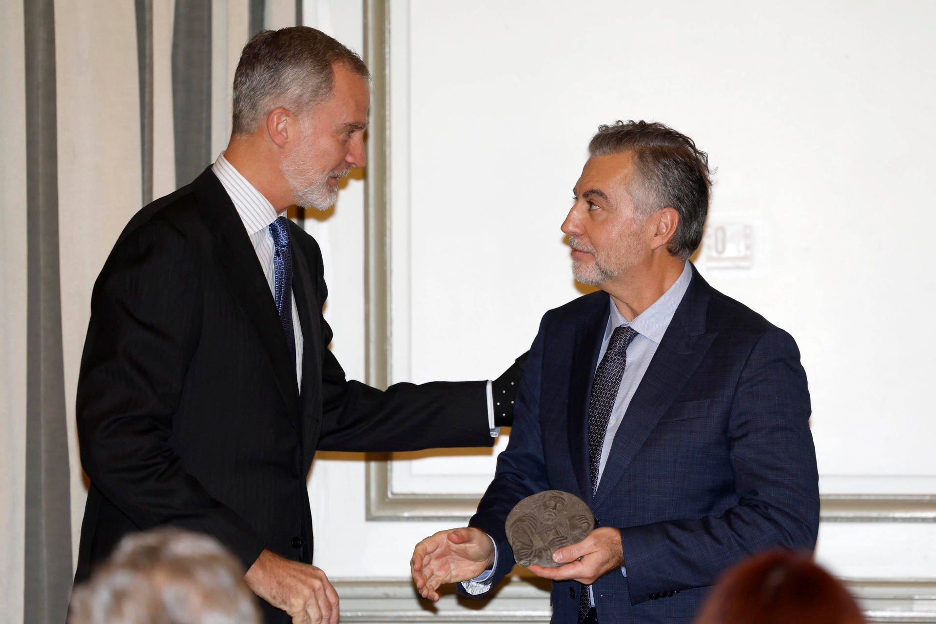 El discurso de Felipe VI al entregar el premio Cerecedo a Alsina: "Es una referencia" El discurso de Felipe VI al entregar el premio Cerecedo a Alsina: "Es una referencia"