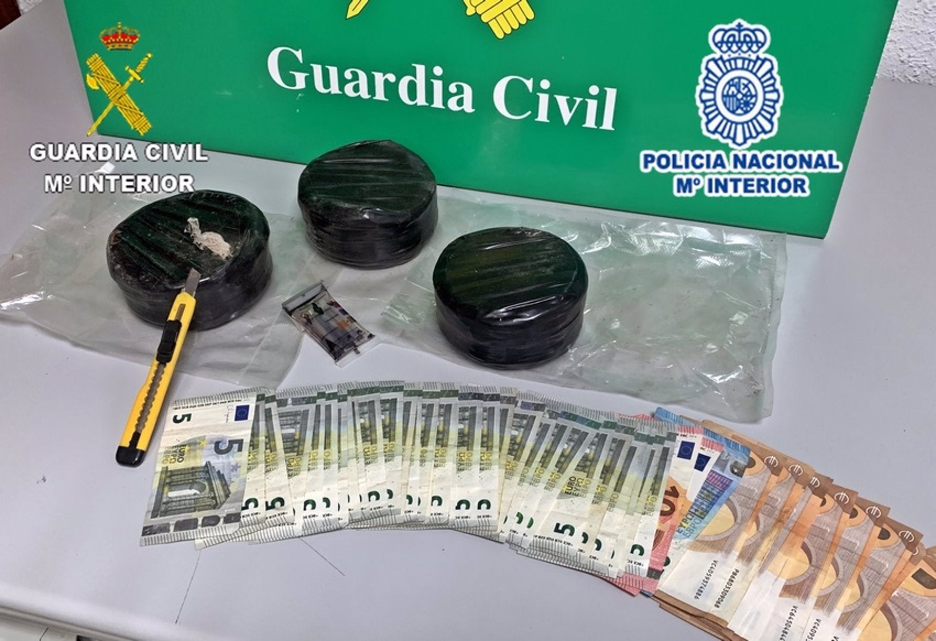 Ingresa en prisión un hombre, tras ser interceptado en La Roca de la Sierra circulando en un coche con más de kilo y medio de heroína Ingresa en prisión un hombre, tras ser interceptado en La Roca de la Sierra circulando en un coche con más de kilo y medio de heroína