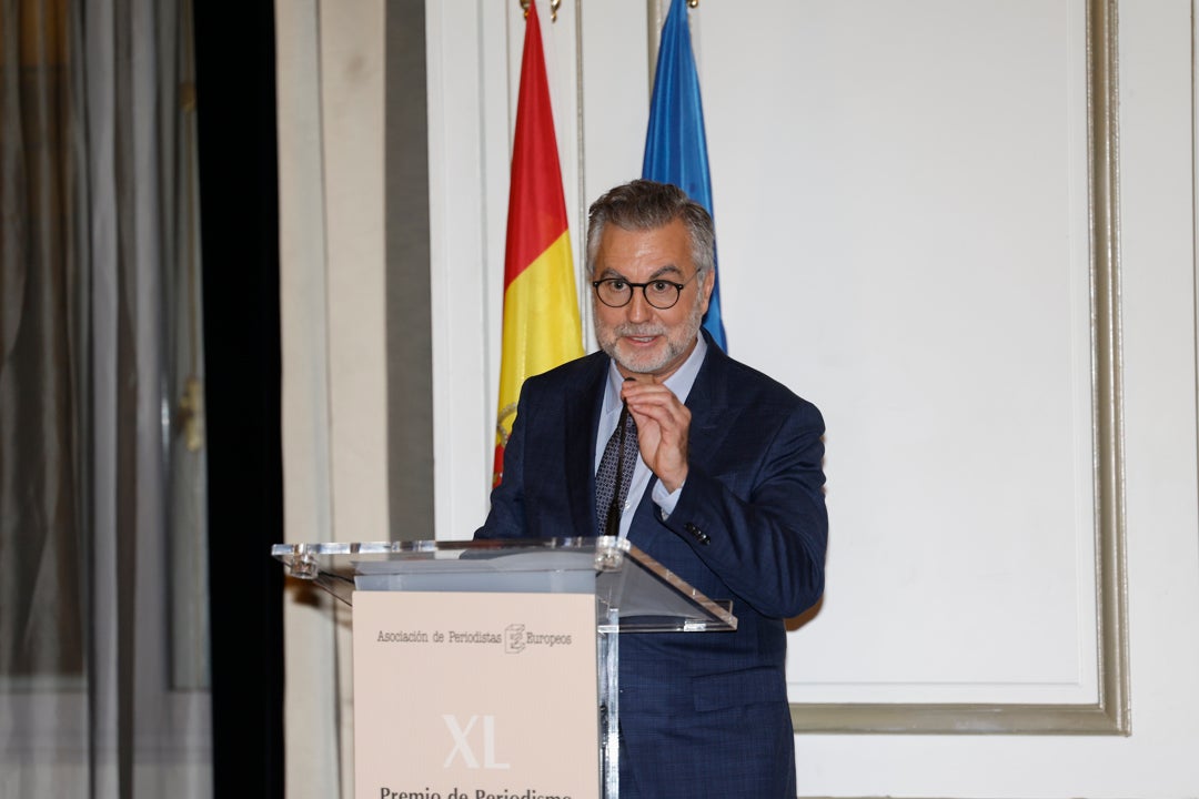 El discurso de Alsina tras recibir el 'Francisco Cerecedo': "No estamos en guerra, presidente, estamos trabajando" El discurso de Alsina tras recibir el 'Francisco Cerecedo': "No estamos en guerra, presidente, estamos trabajando"