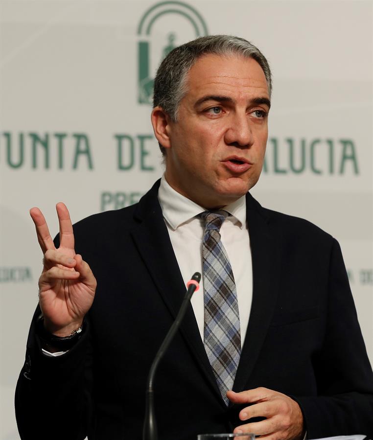 Feijóo nombra a Elías Bendodo vicesecretario y a Alicia García como portavoz del PP en el Senado Feijóo nombra a Elías Bendodo vicesecretario y a Alicia García como portavoz del PP en el Senado