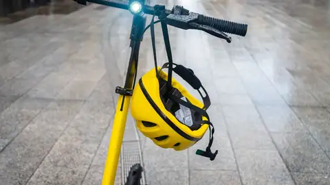 Casco obligatorio para los usuarios de patinetes eléctricos Casco obligatorio para los usuarios de patinetes eléctricos