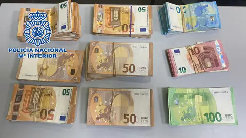 Parte del dinero intervenido a los detenidos en la pedanía de Torrellano de Elche. Parte del dinero intervenido a los detenidos en la pedanía de Torrellano de Elche.