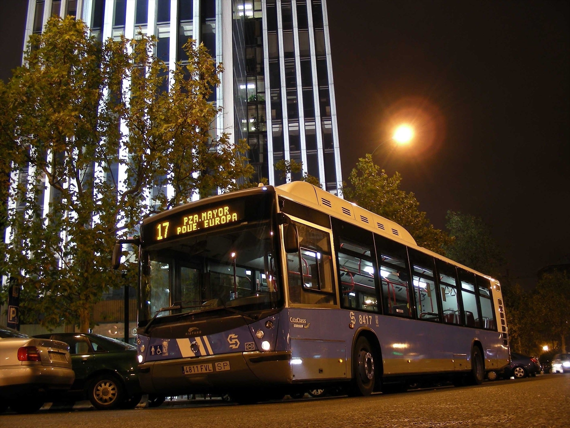 Madrid refuerza el servicio de "búhos" de la EMT Madrid refuerza el servicio de "búhos" de la EMT
