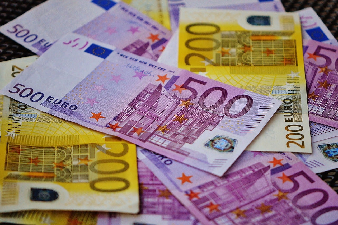 Caixabank Research mejora su previsión de crecimiento del PIB valenciano para 2023, al repuntar una décima, hasta el 2,4% Caixabank Research mejora su previsión de crecimiento del PIB valenciano para 2023, al repuntar una décima, hasta el 2,4%