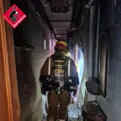 Los Bomberos rescatan a un hombre atrapado en un incendio en L'Alfàs del Pi Los Bomberos rescatan a un hombre atrapado en un incendio en L'Alfàs del Pi