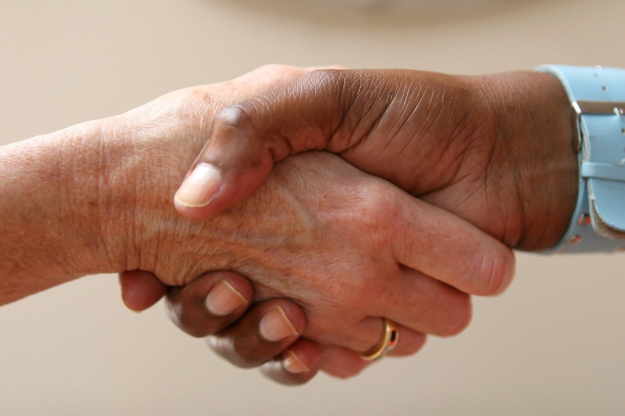 Las dos frases para ignorar los comentarios hirientes que usan las personas con alta inteligencia emocional Las dos frases para ignorar los comentarios hirientes que usan las personas con alta inteligencia emocional